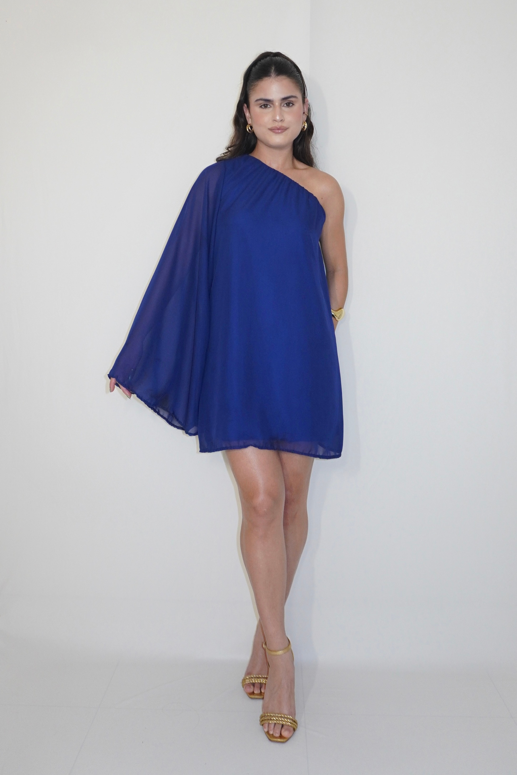 VESTIDO NINA AZUL MARINHO - Curto com manga única, efeito fluido