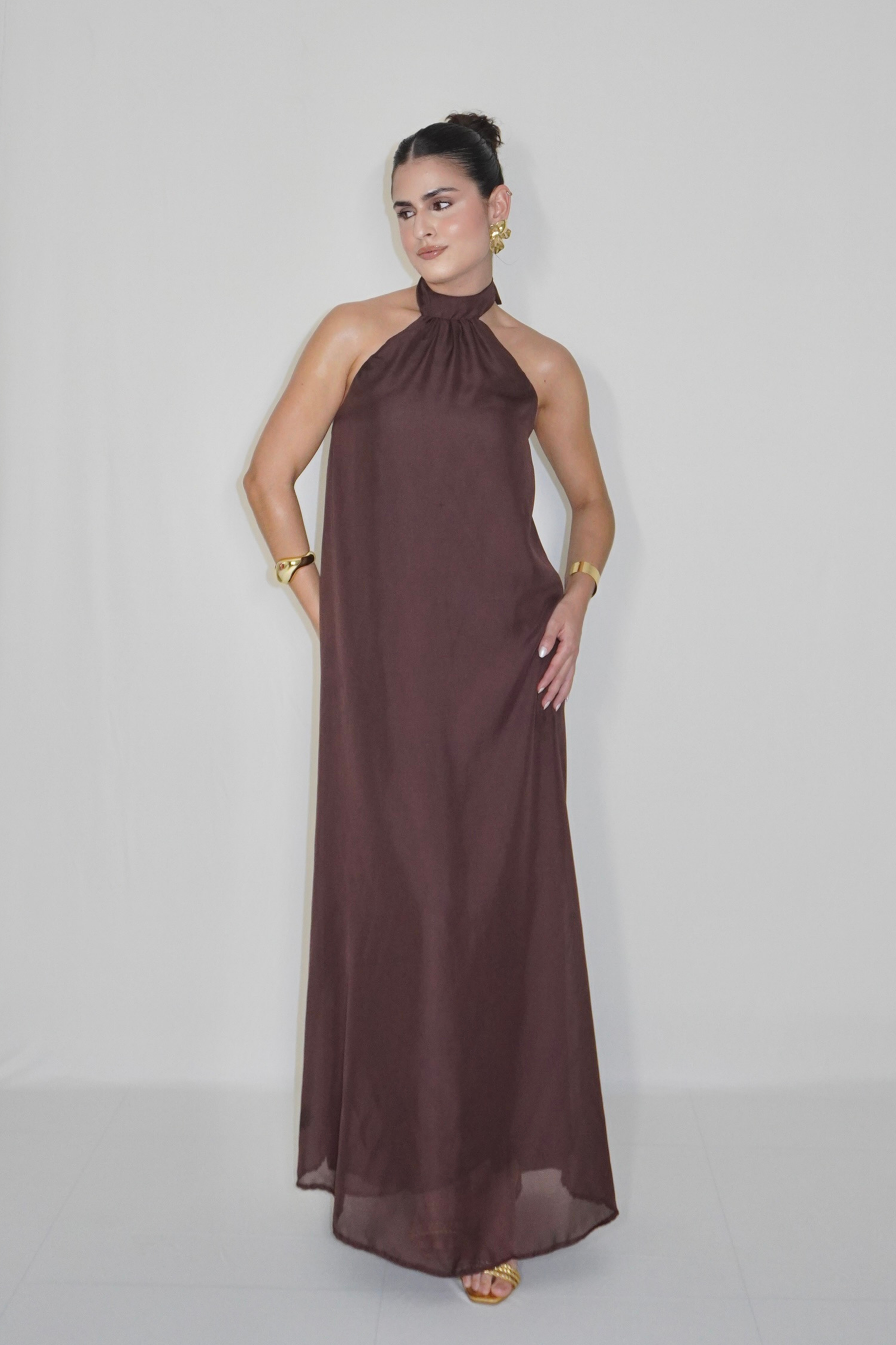 VESTIDO JADE MARROM CAFÉ - Longo fluido com decote nas costas
