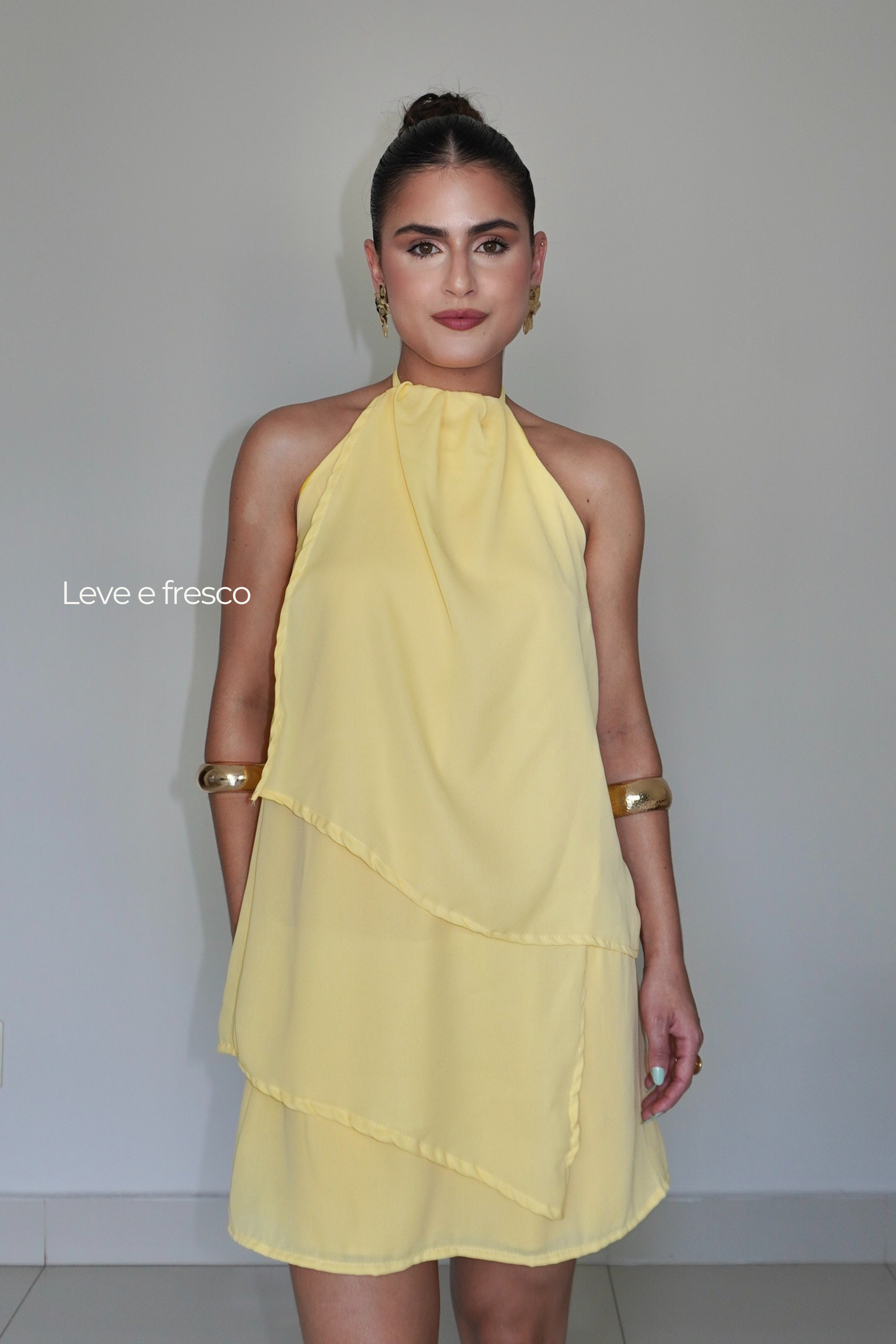 VESTIDO QUARTZO AMARELO MANTEIGA - Efeito Livre, curto com camadas