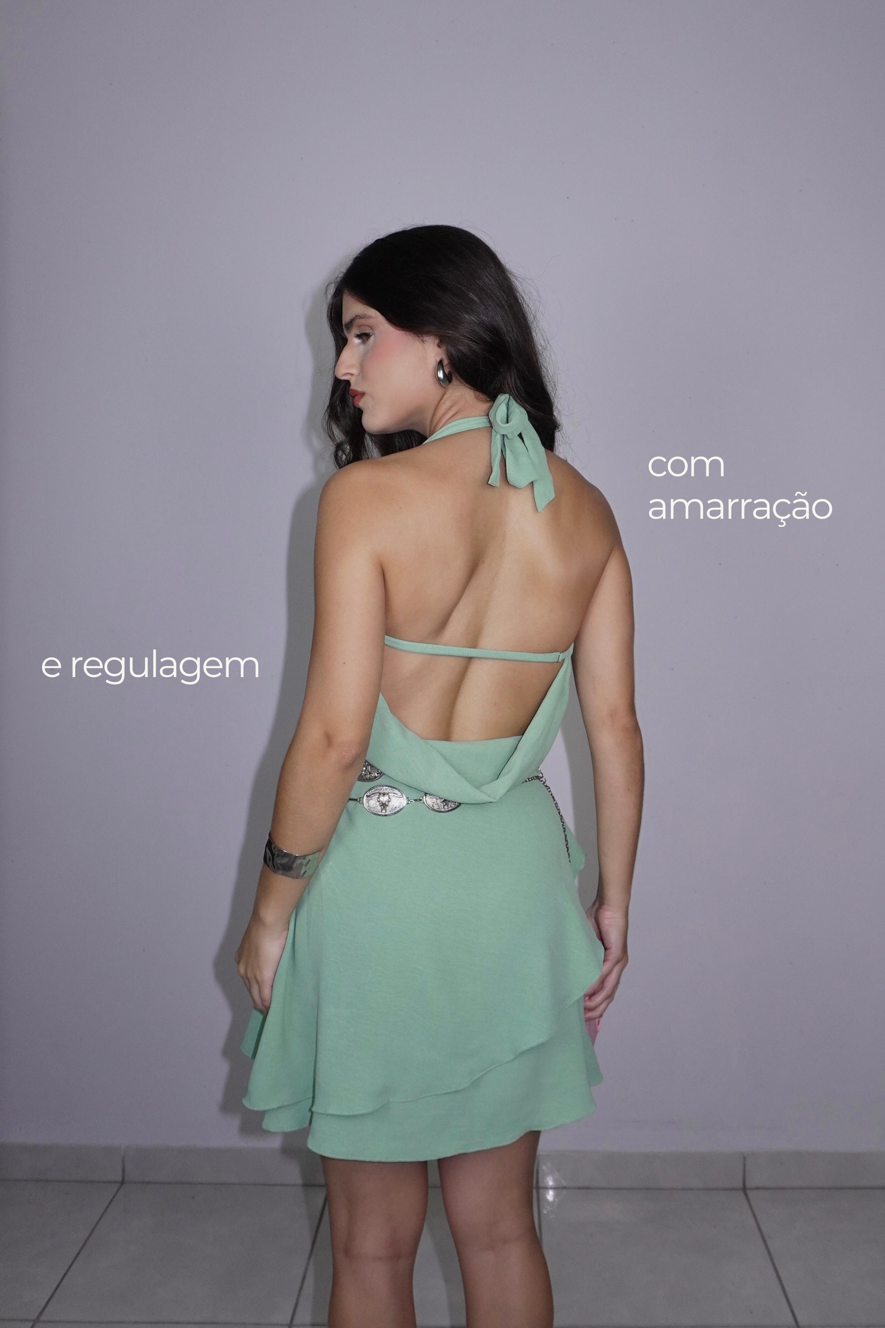 VESTIDO TEREZA VERDE OLIVA - Curto com babados e decote