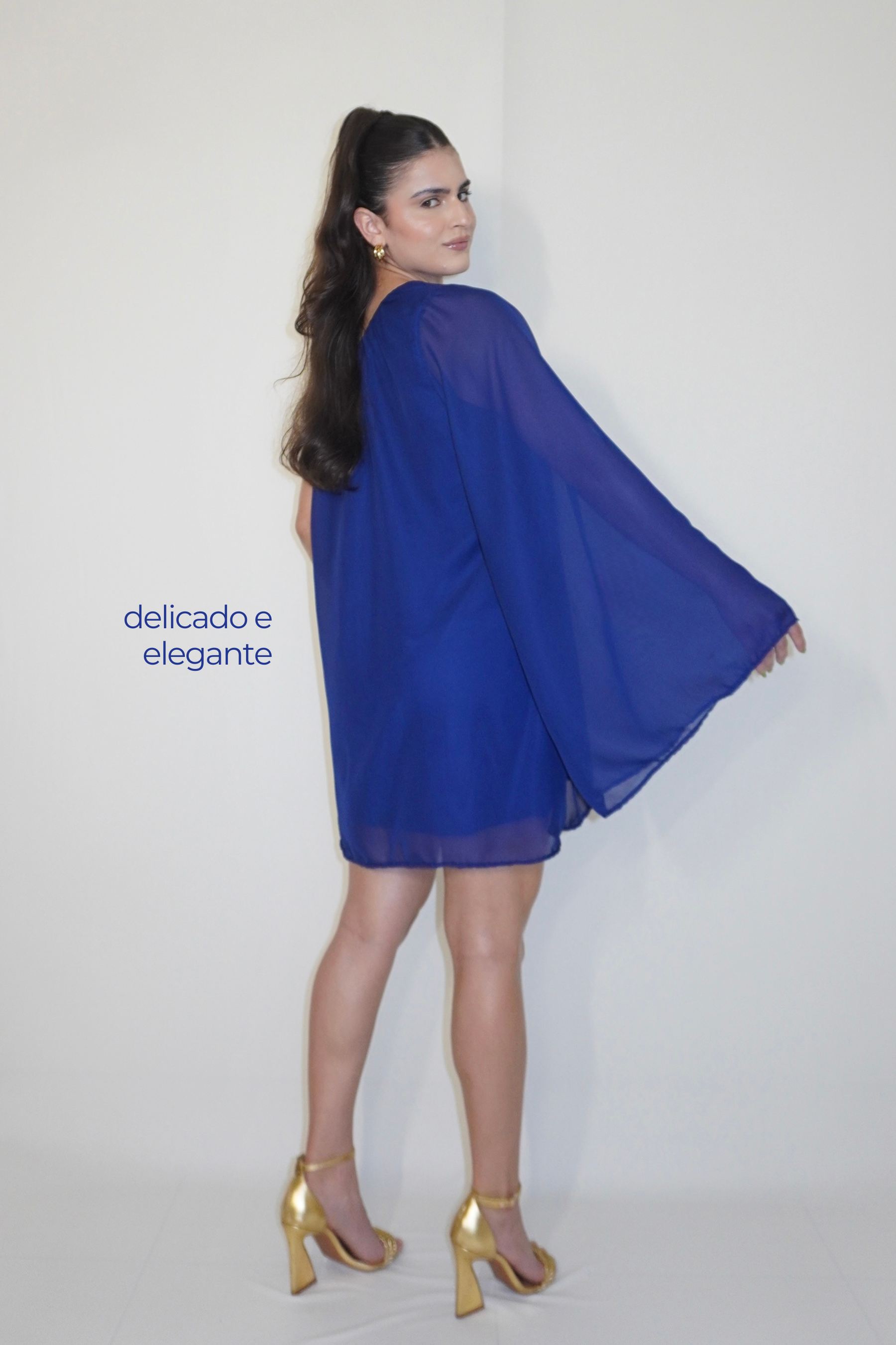 VESTIDO NINA AZUL MARINHO - Curto com manga única, efeito fluido
