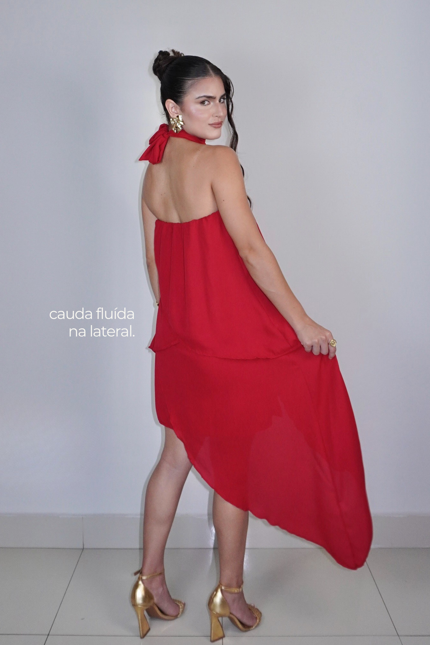 VESTIDO SOL VERMELHO - Curto com babados, fluido com amarração no pescoço