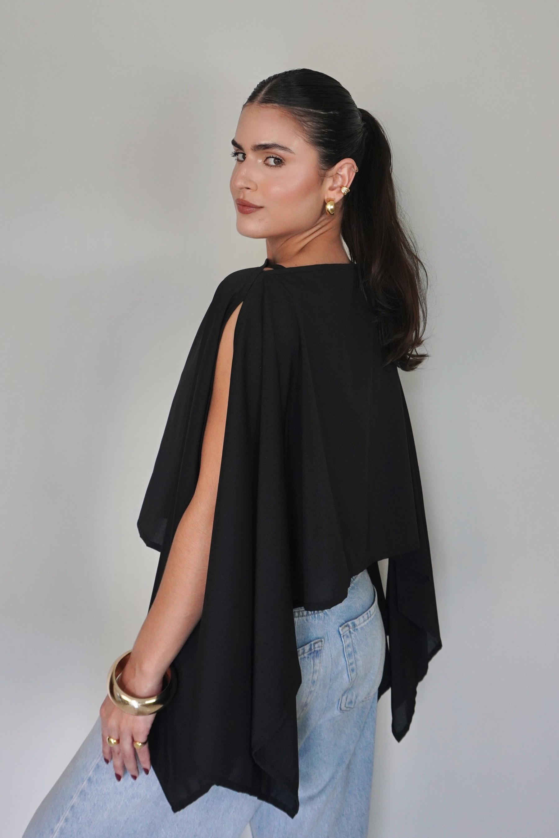 BATA CAPA AMÉLIA PRETA - Fluída com Top