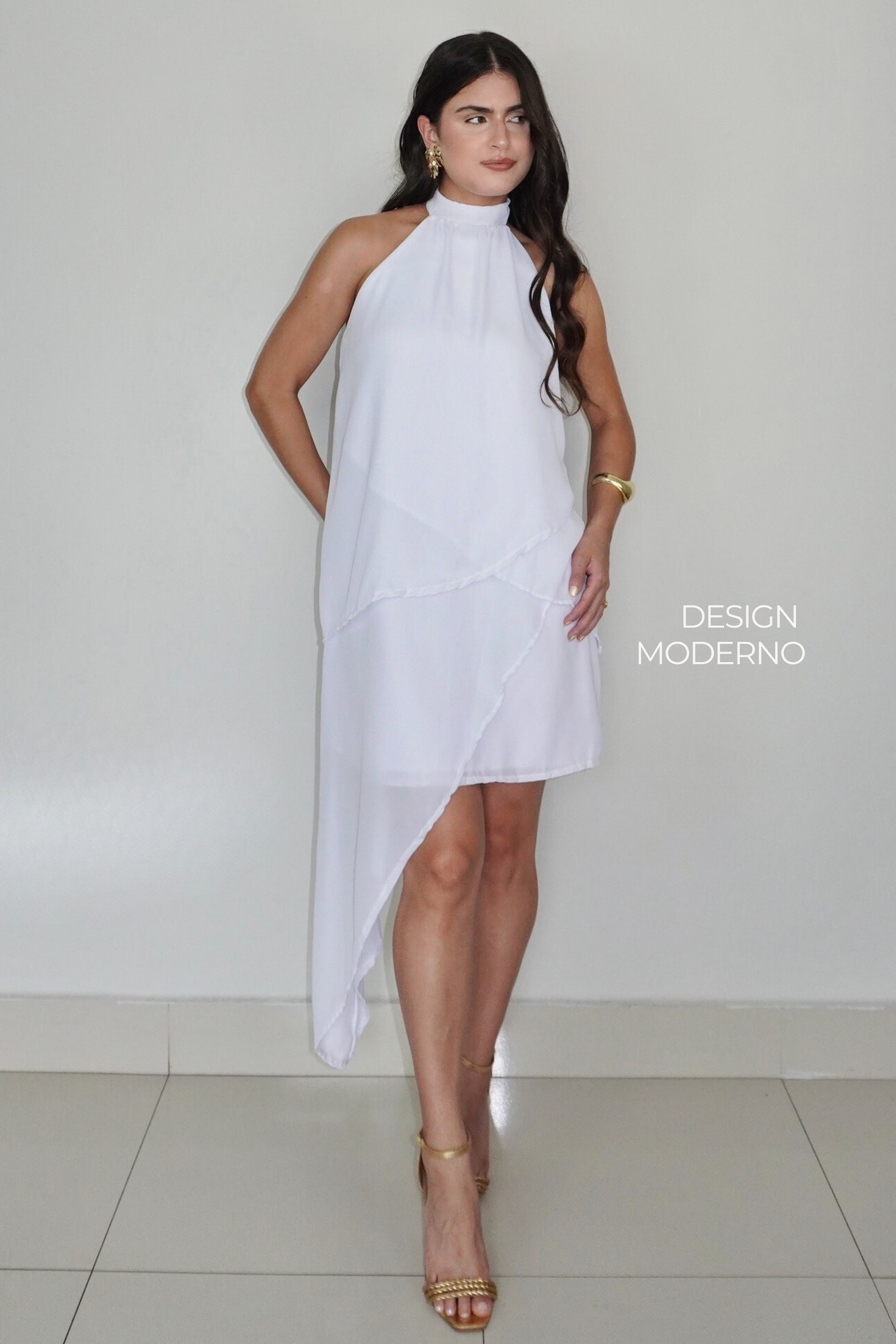 VESTIDO SOL BRANCO - Curto com babados, fluido com amarração no pescoço