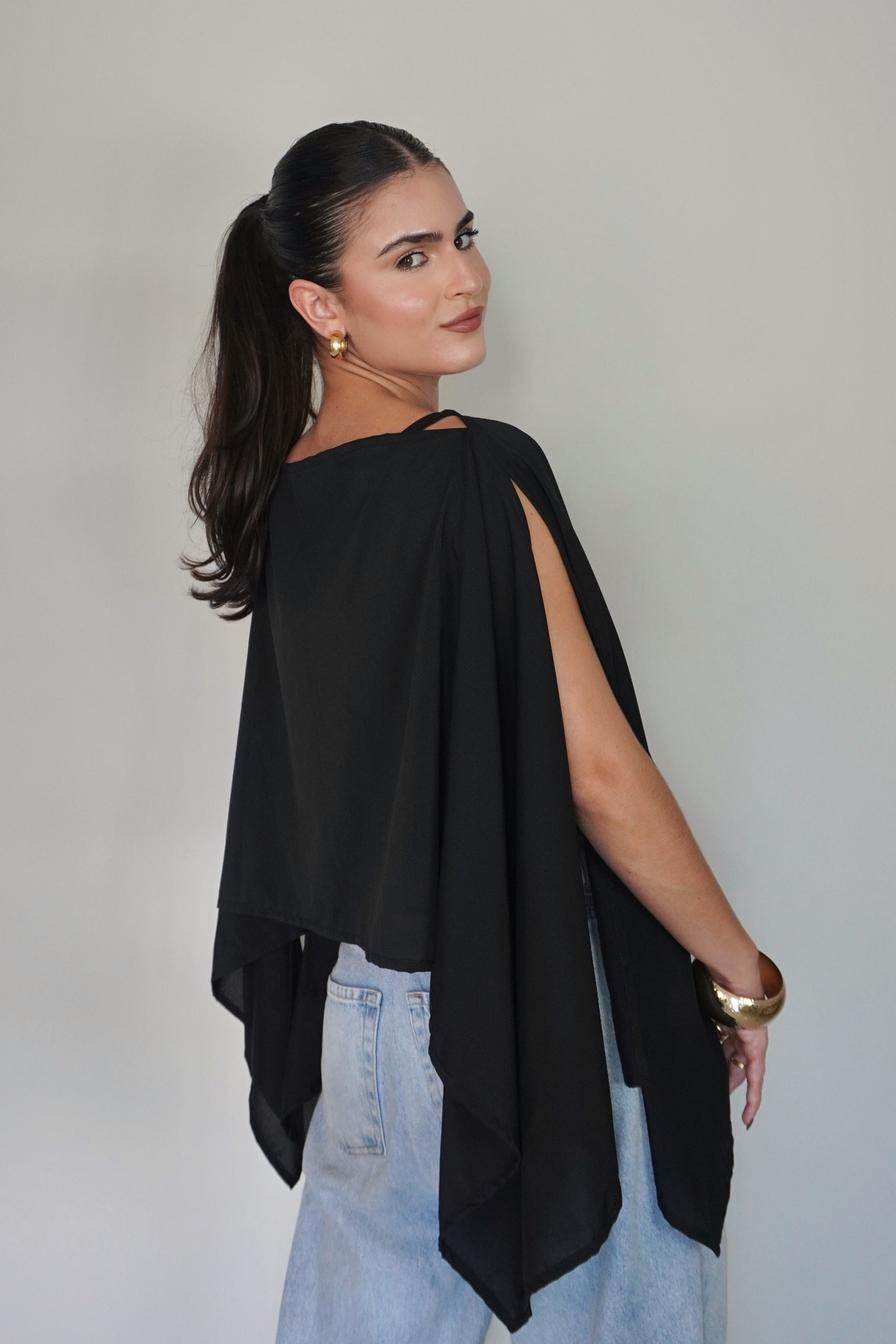 BATA CAPA AMÉLIA PRETA - Fluída com Top