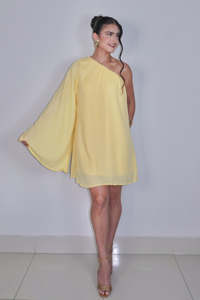 VESTIDO NINA AMARELO MANTEIGA - Curto com manga única, efeito fluido