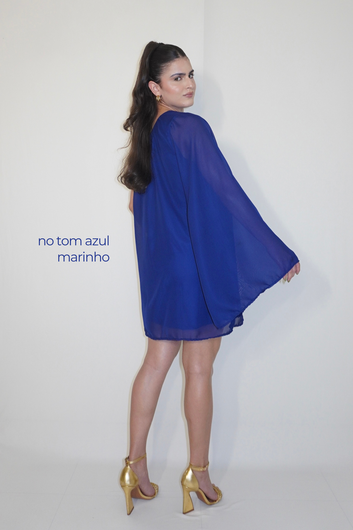 VESTIDO NINA AZUL MARINHO - Curto com manga única, efeito fluido