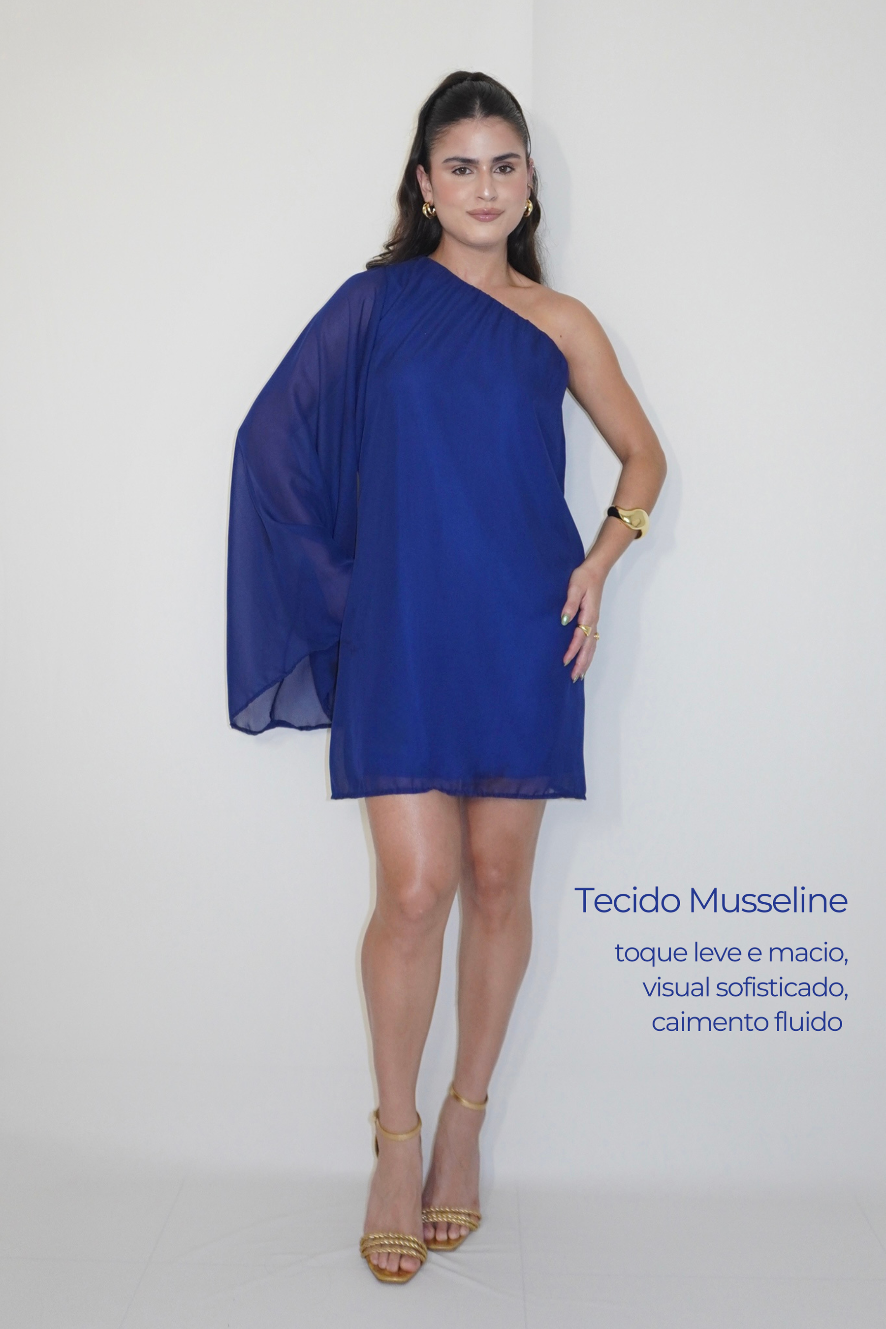 VESTIDO NINA AZUL MARINHO - Curto com manga única, efeito fluido