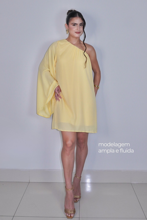 VESTIDO NINA AMARELO MANTEIGA - Curto com manga única, efeito fluido