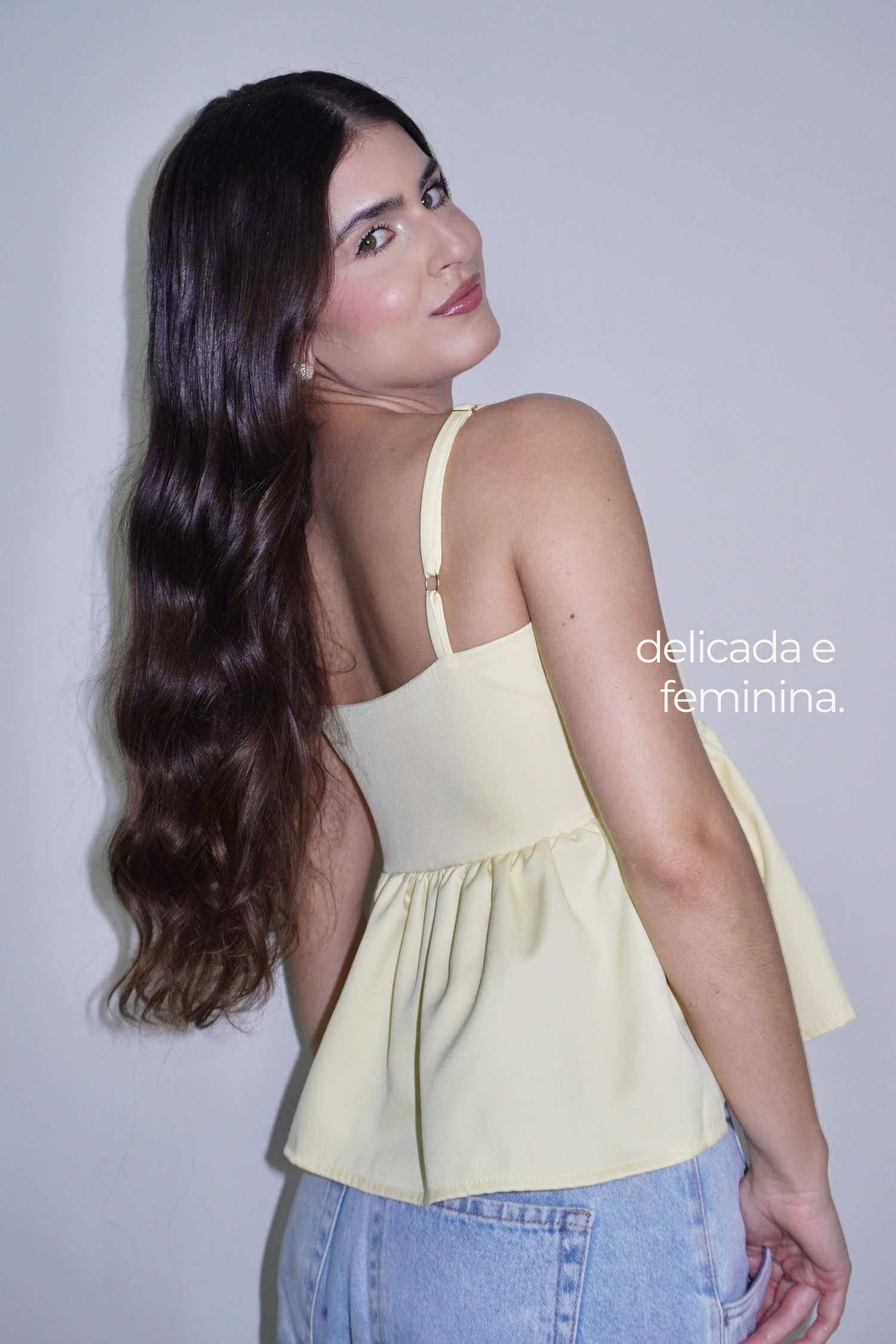 BLUSA ELLA PEPLUM AMARELO MANTEIGA - Com alça regulável e zíper na lateral