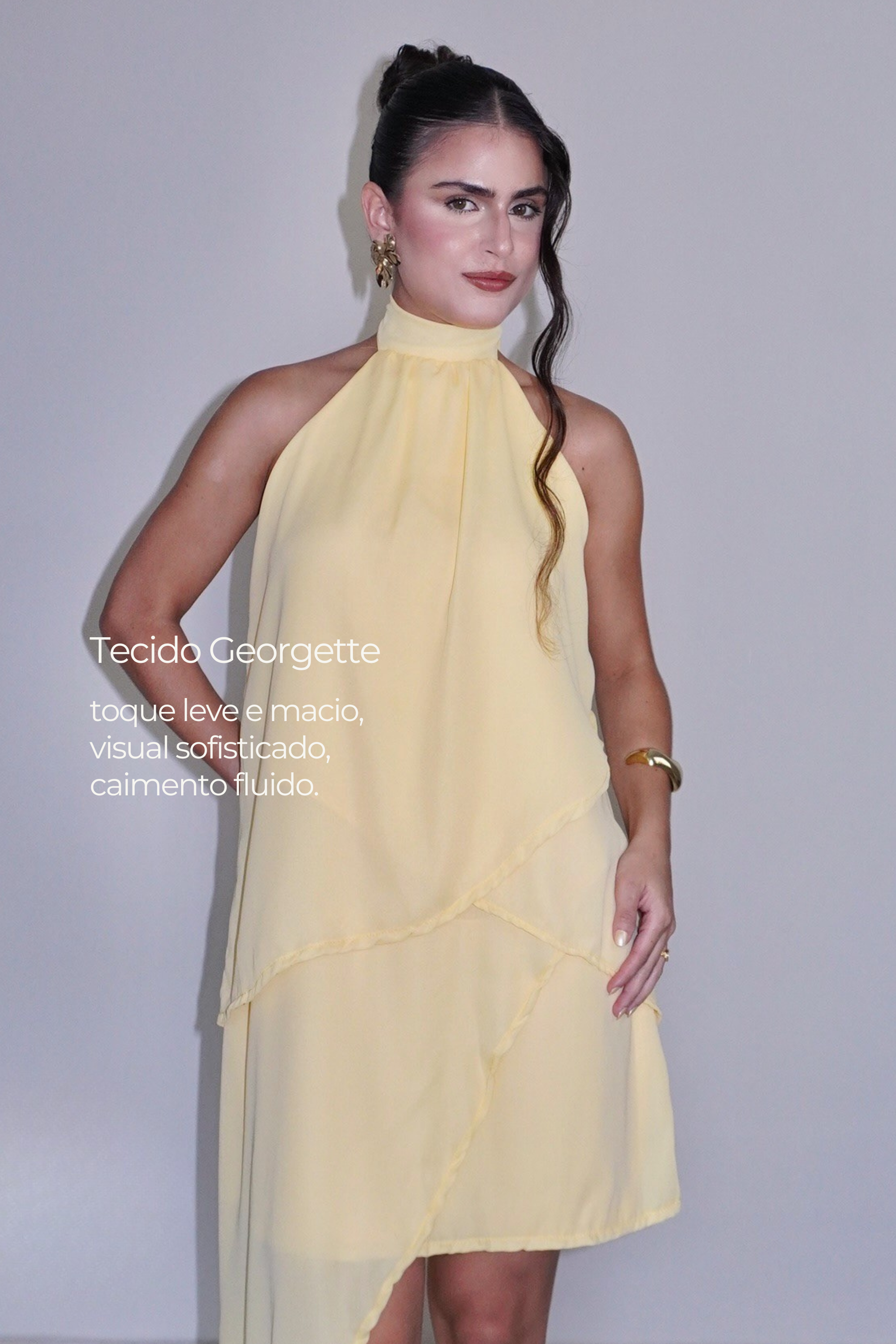 VESTIDO SOL AMARELO MANTEIGA - Curto com babados, fluido com amarração no pescoço