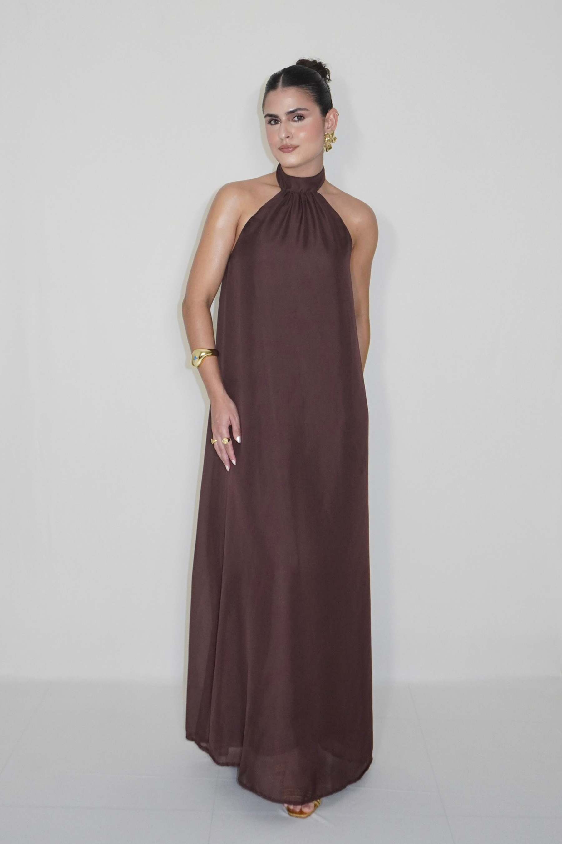 VESTIDO JADE MARROM CAFÉ - Longo fluido com decote nas costas