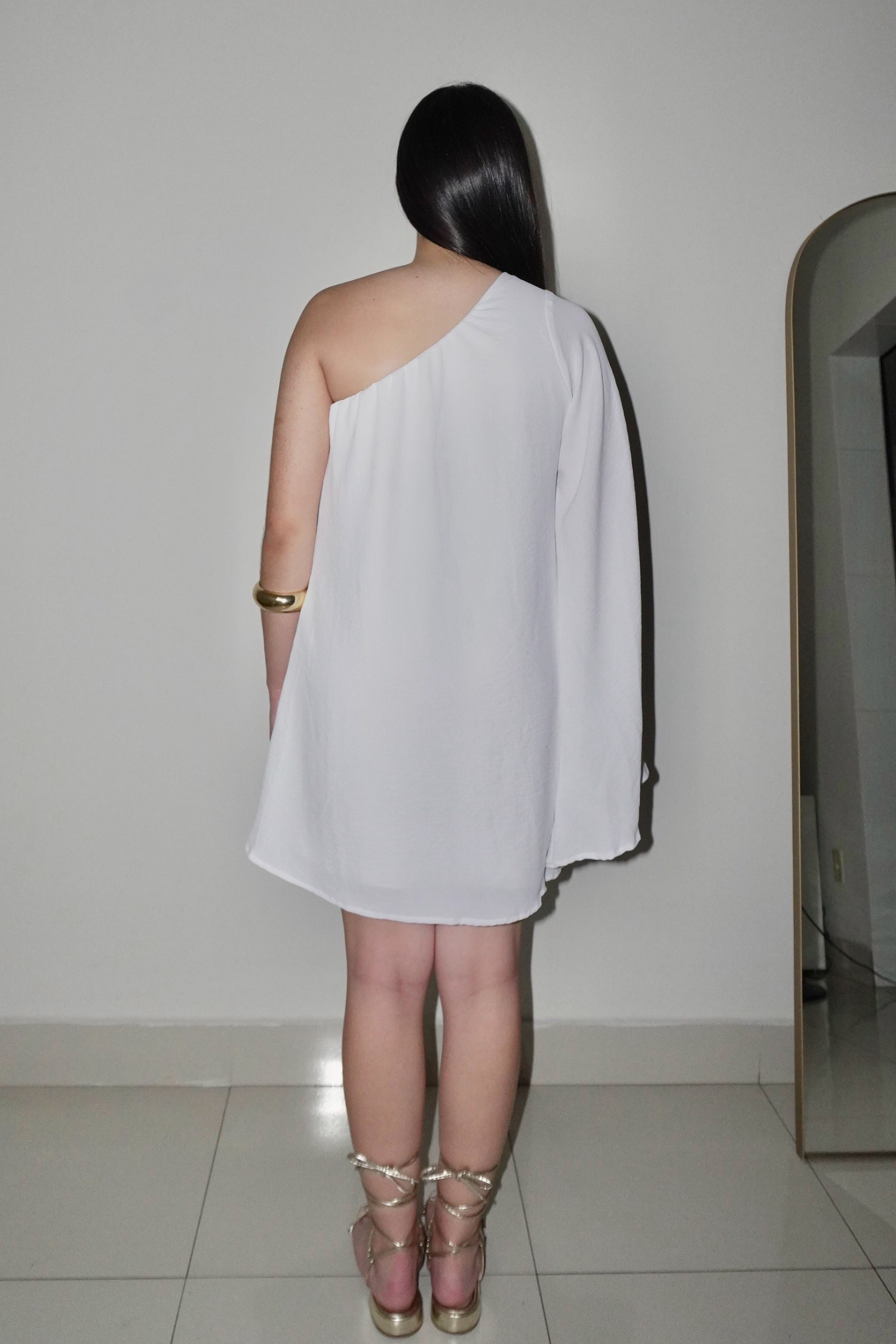 VESTIDO NINA BRANCO - Curto com manga única