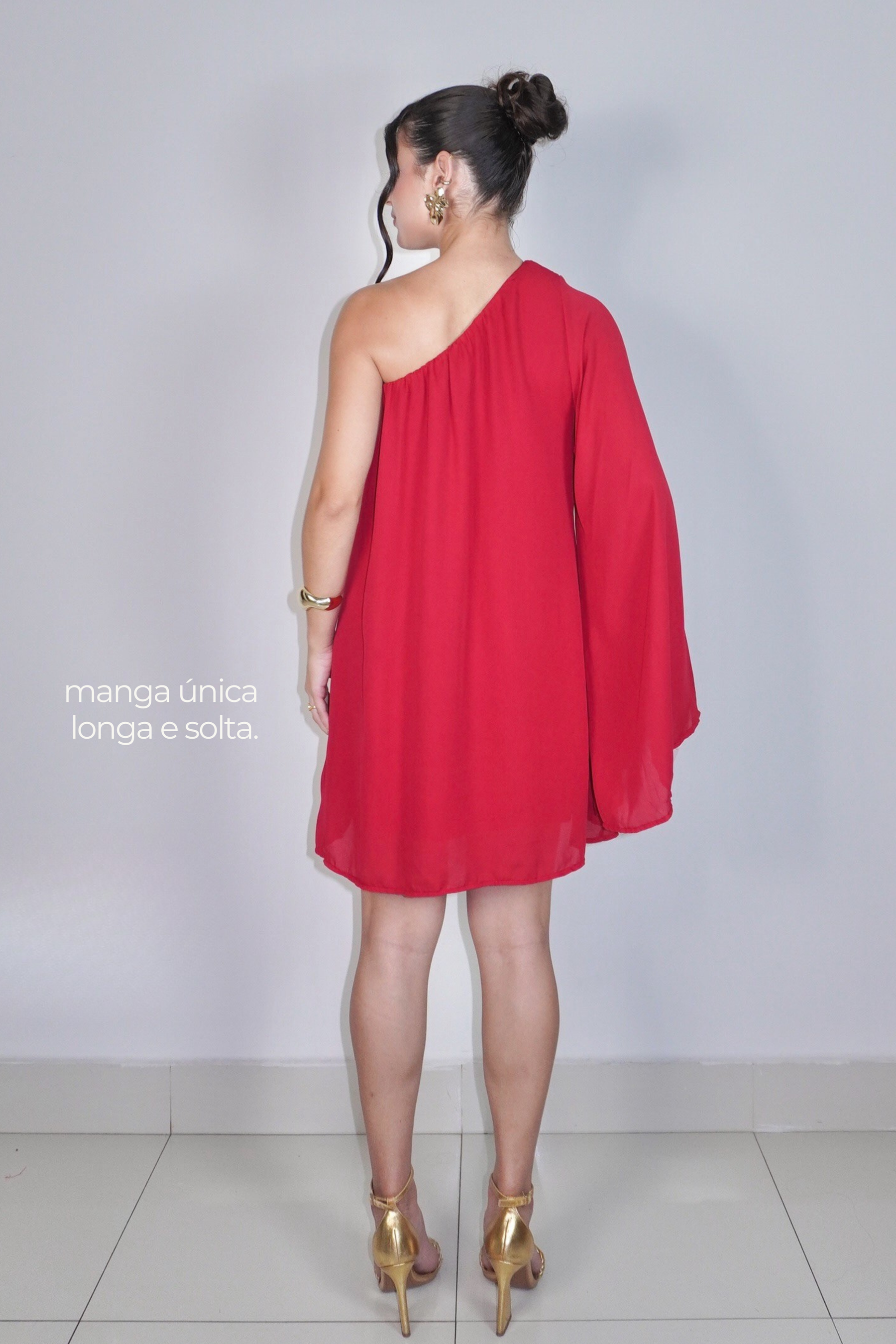 VESTIDO NINA VERMELHO - Curto com manga única, efeito fluido