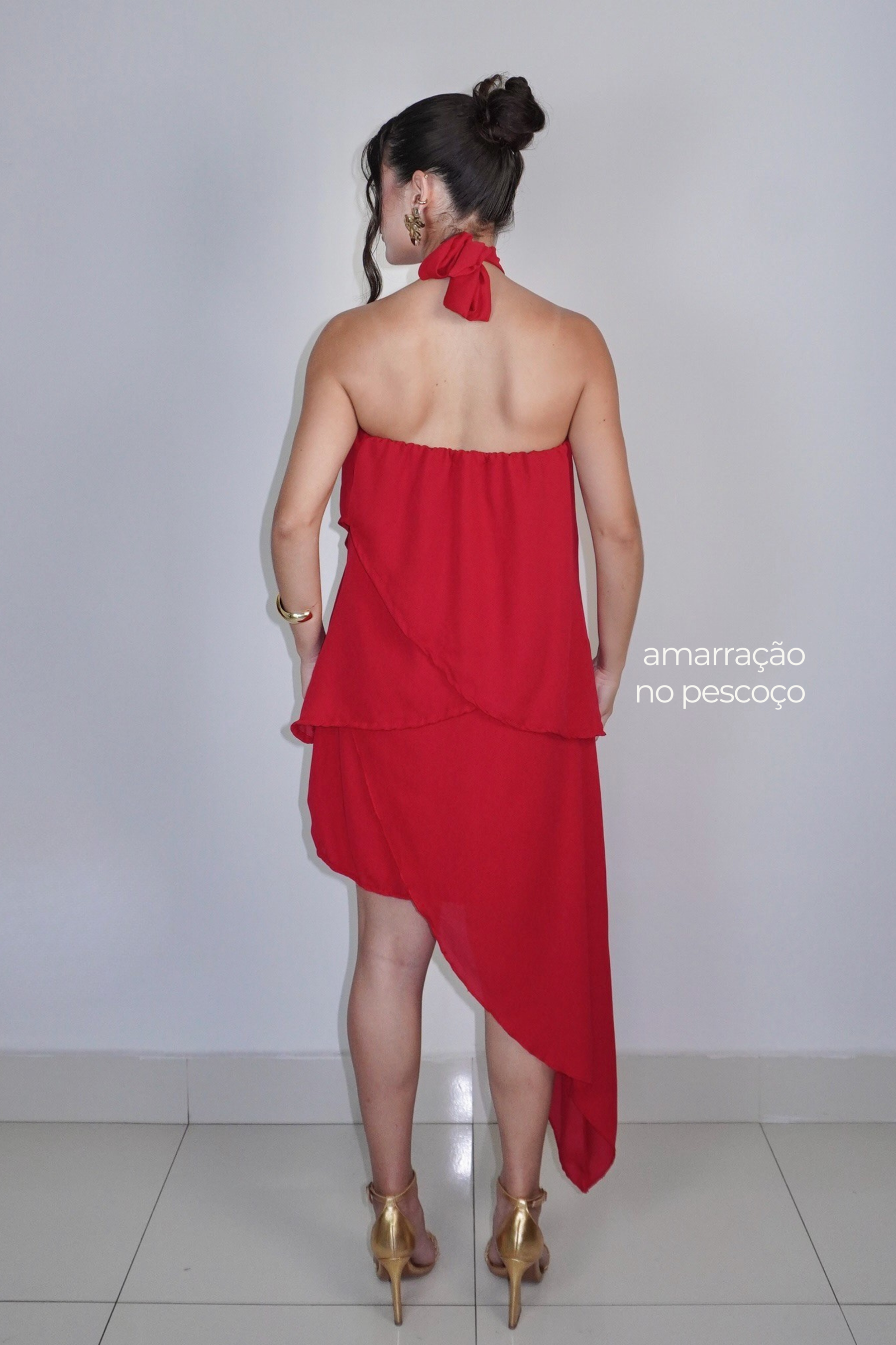 VESTIDO SOL VERMELHO - Curto com babados, fluido com amarração no pescoço
