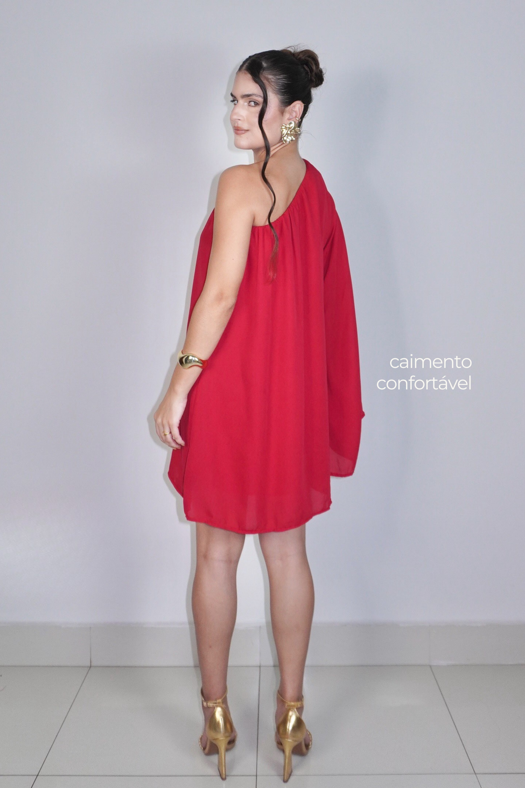 VESTIDO NINA VERMELHO - Curto com manga única, efeito fluido
