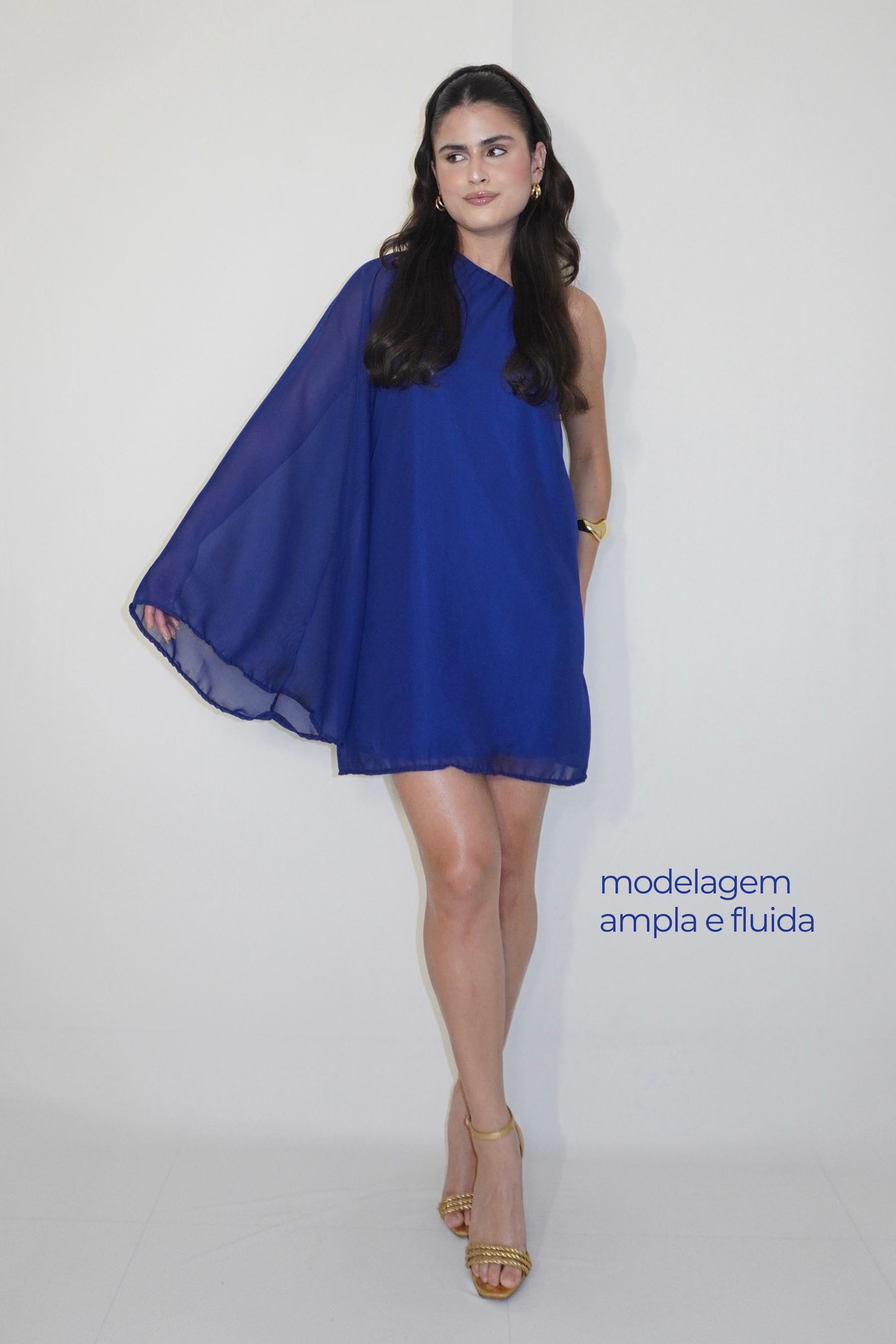 VESTIDO NINA AZUL MARINHO - Curto com manga única, efeito fluido