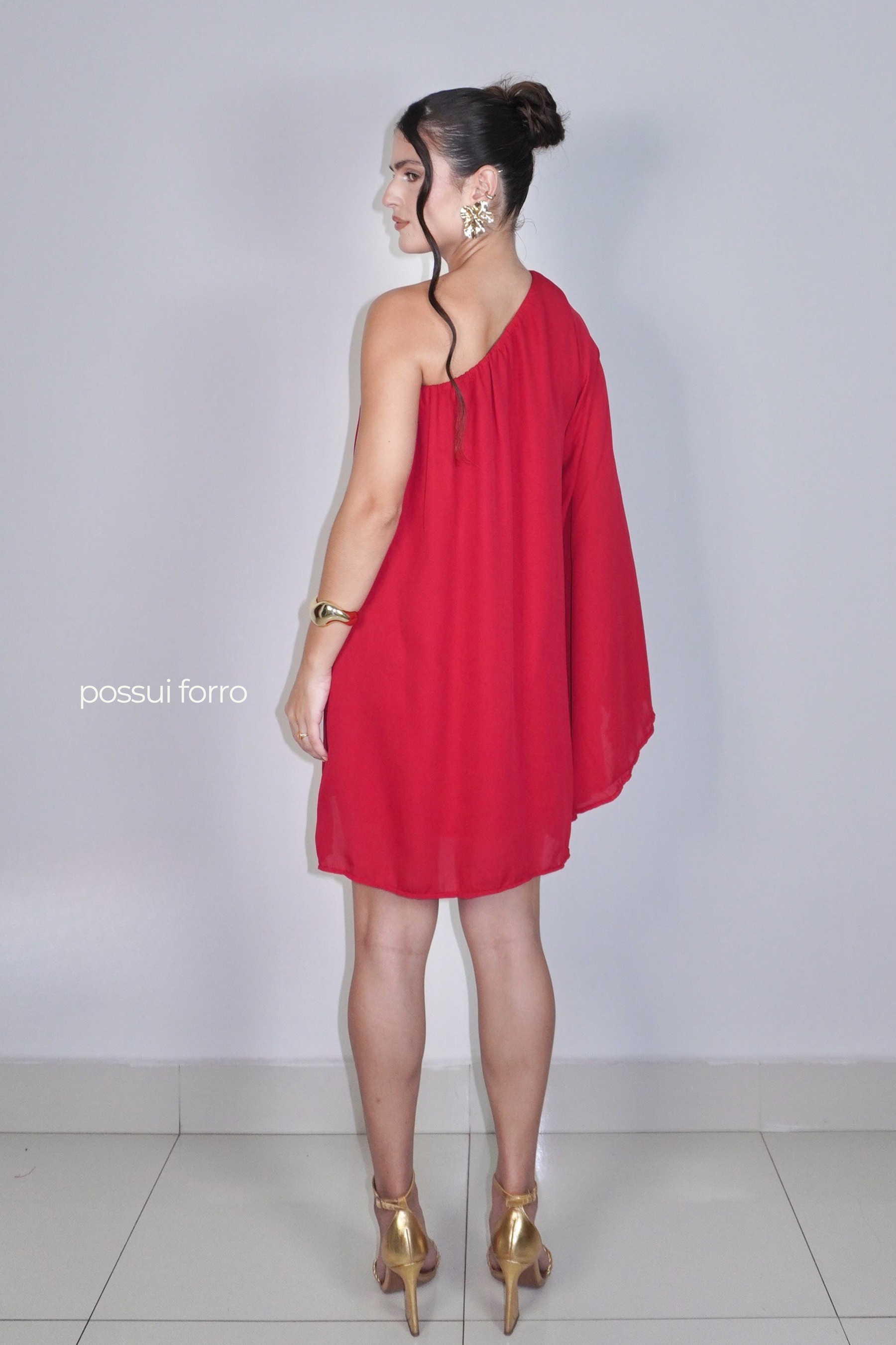 VESTIDO NINA VERMELHO - Curto com manga única, efeito fluido