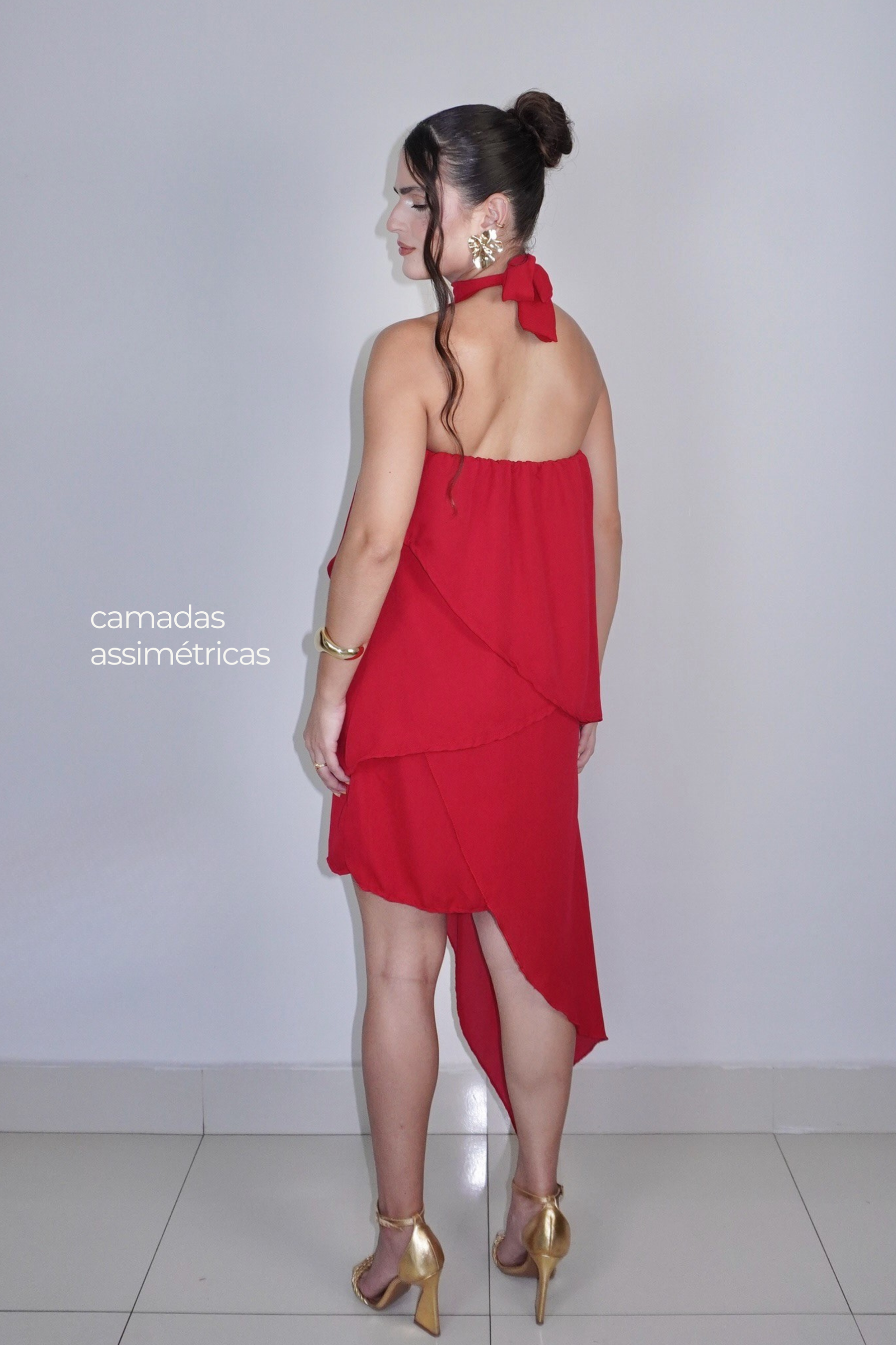 VESTIDO SOL VERMELHO - Curto com babados, fluido com amarração no pescoço