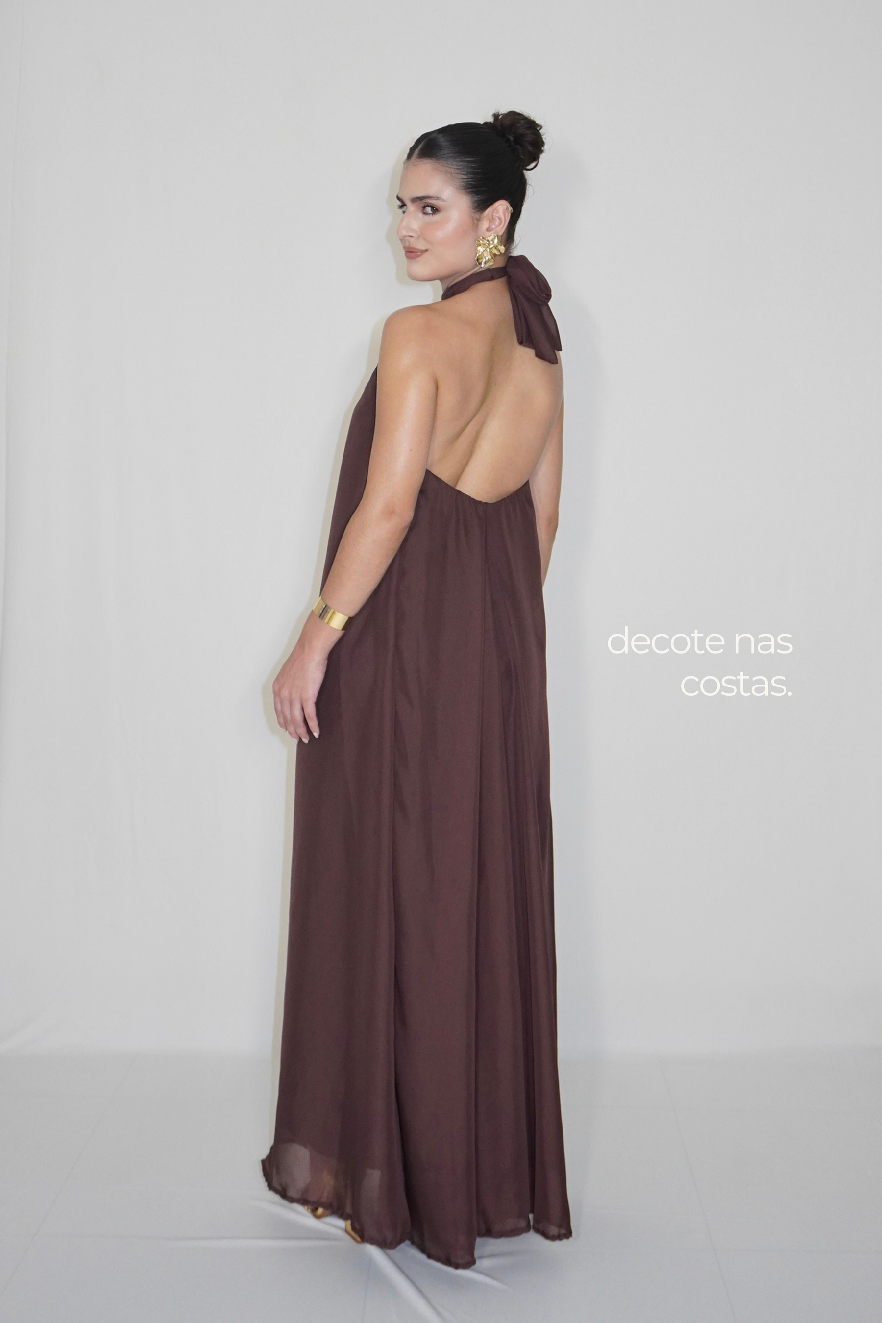 VESTIDO JADE MARROM CAFÉ - Longo fluido com decote nas costas